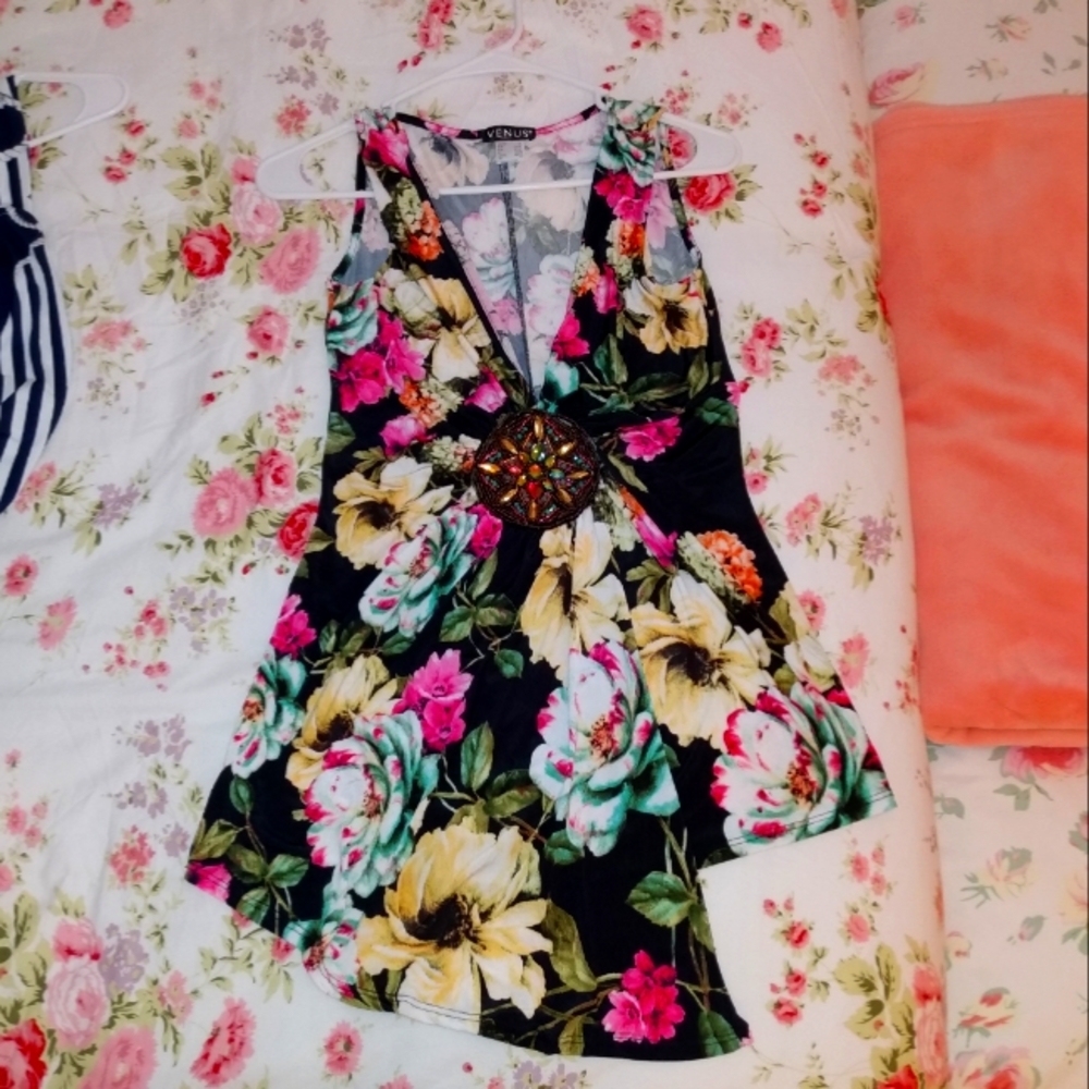 Gorgeous floral assymetrical top
